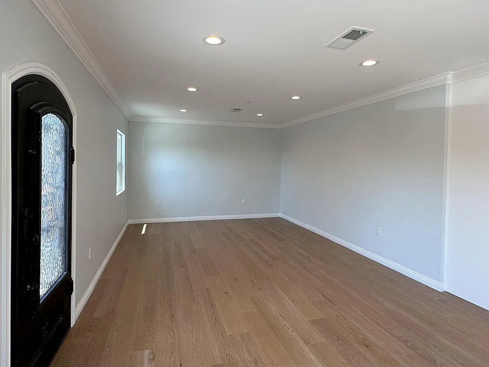 Fronthouse_Living Room