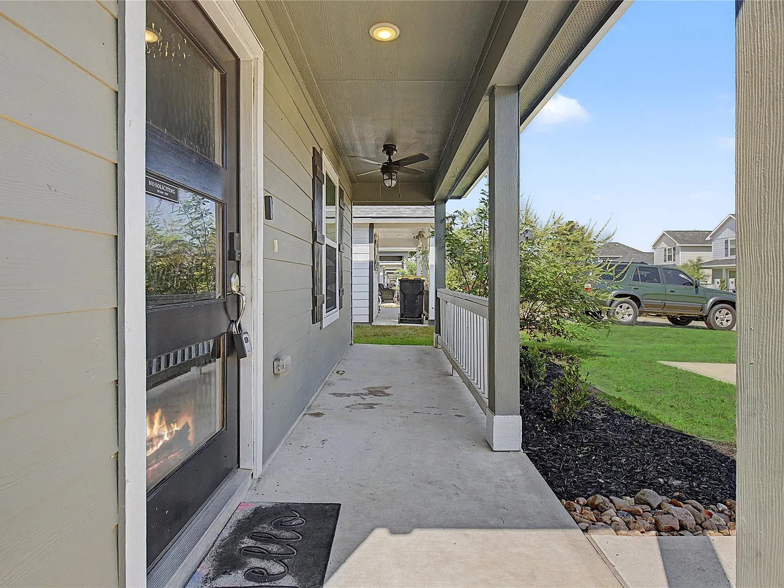 3 bed, 2.0 bath, 1191 sqft, $1,600 — Photo 2