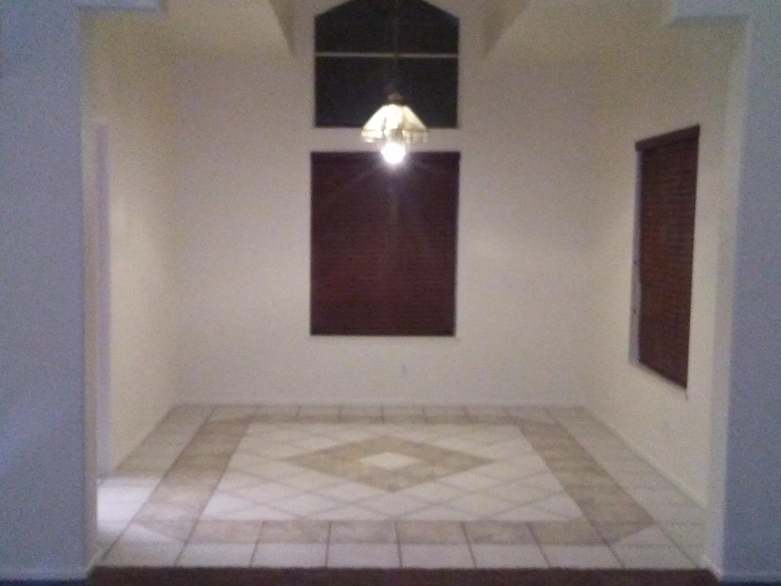 4 bed, 1921 sqft, $3,500 — Photo 2