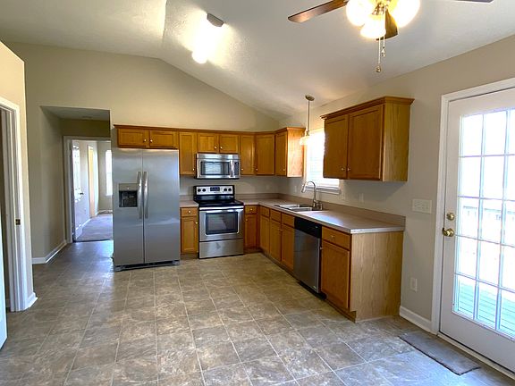 5th image of 753 Shandale Dr