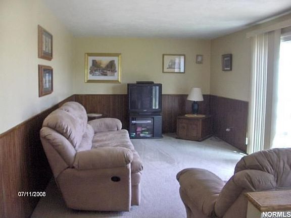 4th image of 13586 Foxcroft Dr