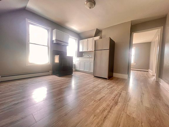 2nd image of 819 Potters Ave Floor 2