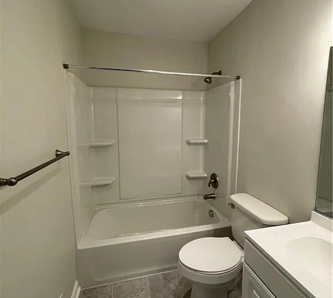 1304 Green Cedar Ln — Photo 4