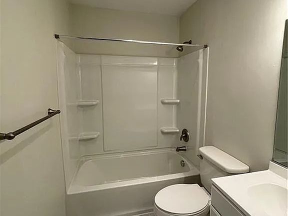 4th image of 1304 Green Cedar Ln