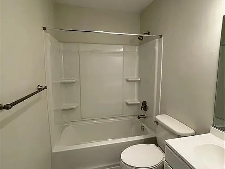 1304 Green Cedar Ln — Photo 4