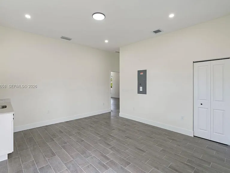 710 Peacock Ave — Photo 32