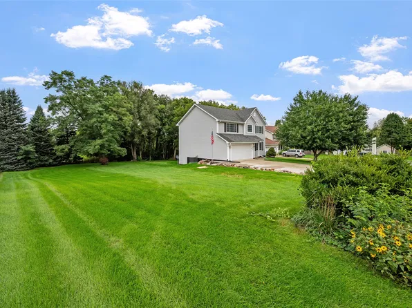 5670 Twin Circle Dr, Pleasant Hill, IA 50327