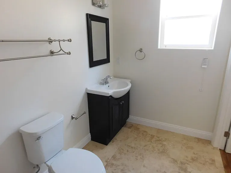 10211-10215 Tujunga Canyon Blvd — Photo 17