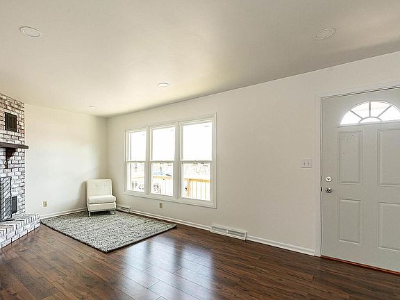 5th image of 4031 N Kinser Pike