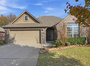 1809 W Woodbury St N, Broken Arrow, OK 74012