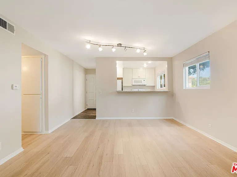 6475 Kanan Dume Rd — Photo 3