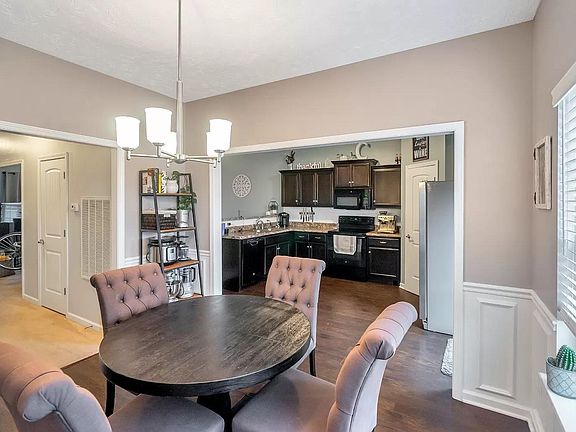 5th image of 2349 New Holland Cir