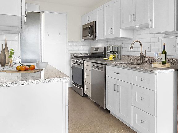 4th image of 10201 Grosvenor Pl APT 810