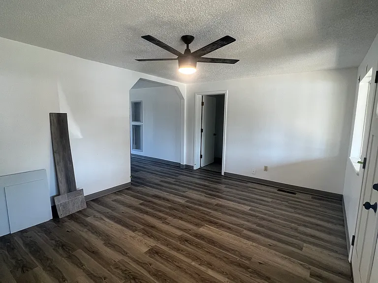 838 Dakota Ave — Photo 2