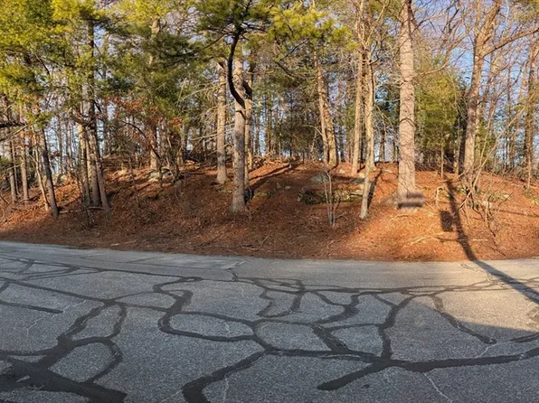 21 Granite St, Whitinsville, MA 01588