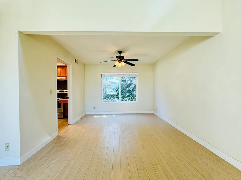 10 Coldbrook — Photo 5