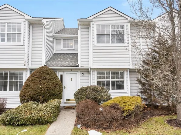 5 Hemlock Circle, Pawling, NY 12564