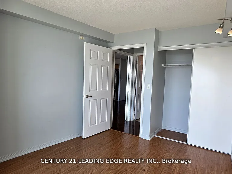 18 Valley Woods Rd #Penthouse 204 — Photo 12