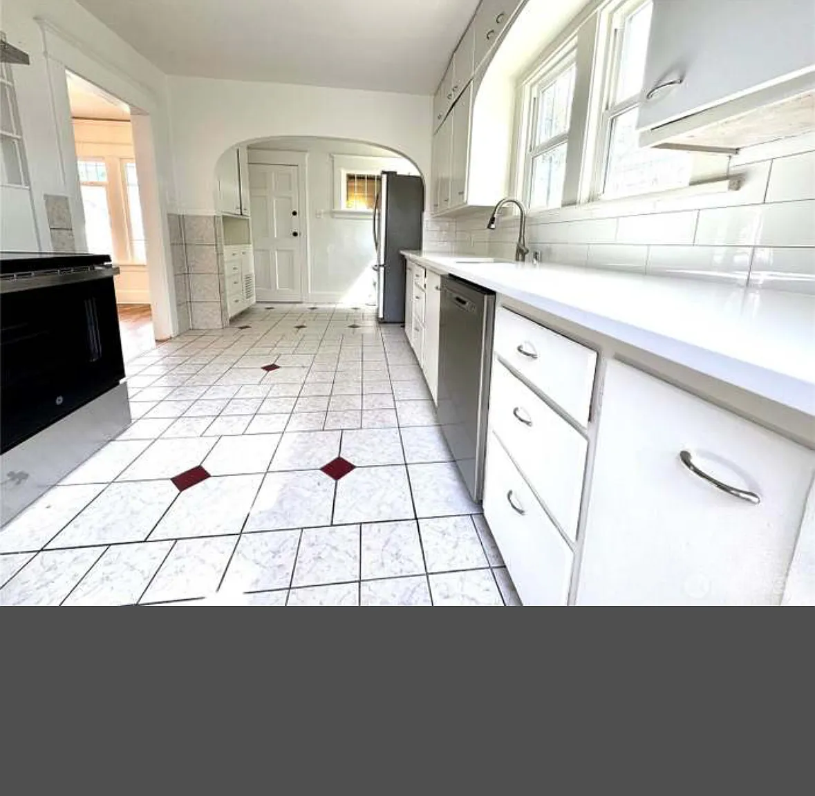 608 N Puget Sound Ave — Photo 2