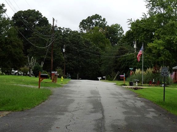 4th image of 8215 Oxford Dr