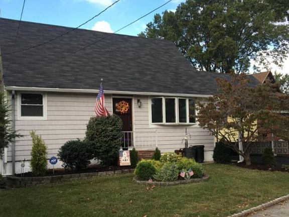 2nd image of 818 Jewett Ave