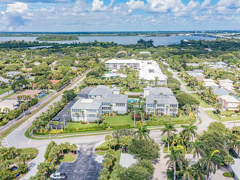 1441 Ocean Dr — Photo 41