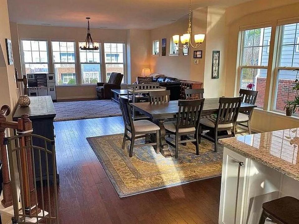 1st image of 517 Violet Ct