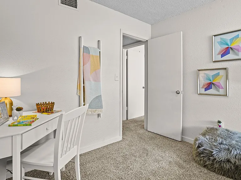 Regency Point Luxury Apartments — Photo 28