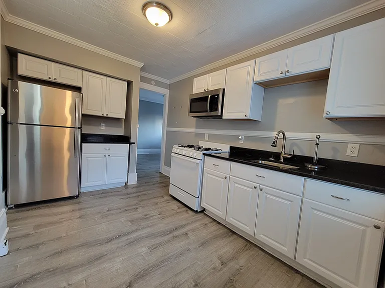 733 South Ave — Photo 1