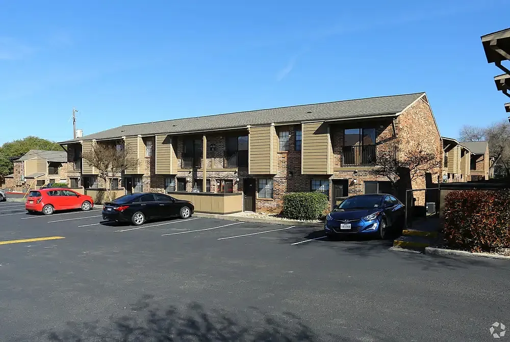 Autumn Chase Apartments — Photo 4