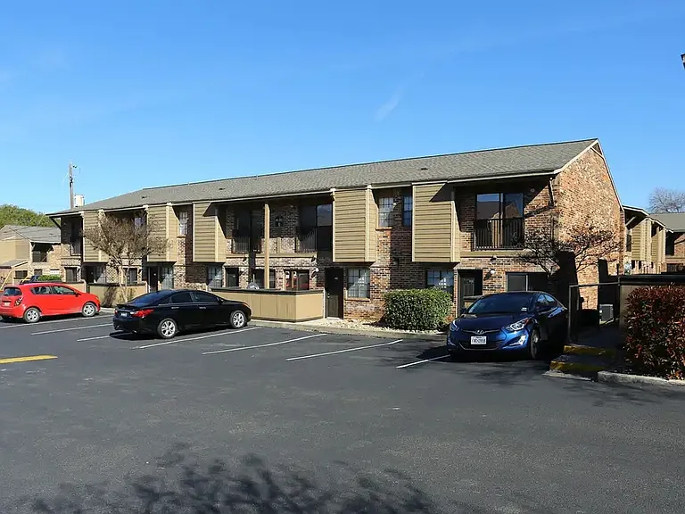Autumn Chase Apartments — Photo 4