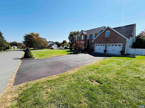 5th image of 105 Willow Dr