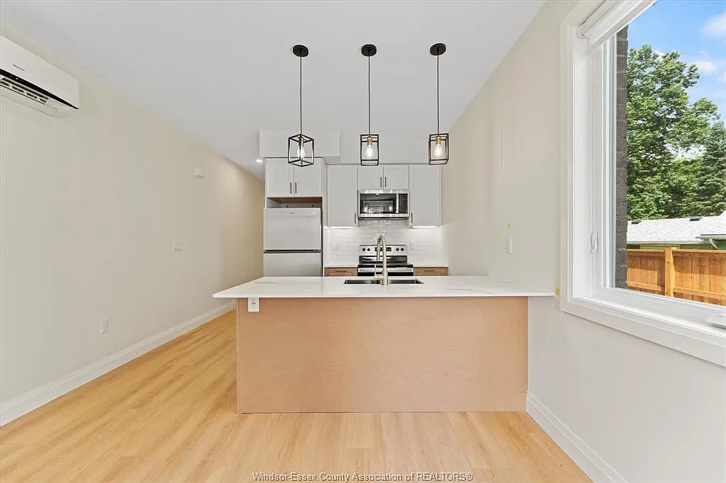 2 bed, 886 sqft, $2,100 — Photo 4