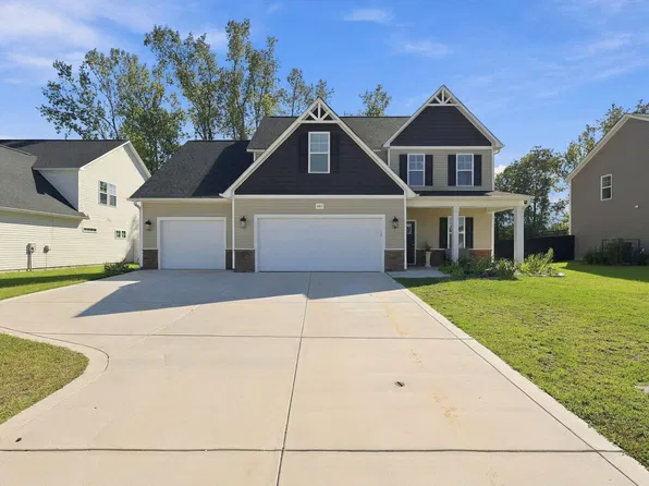 681 Amusement Dr, Hope Mills, NC 28348