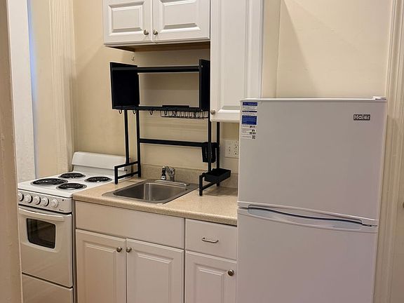 3rd image of 150 W Louther St APT 1