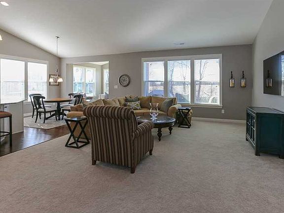 3rd image of 522 Amersham Ct