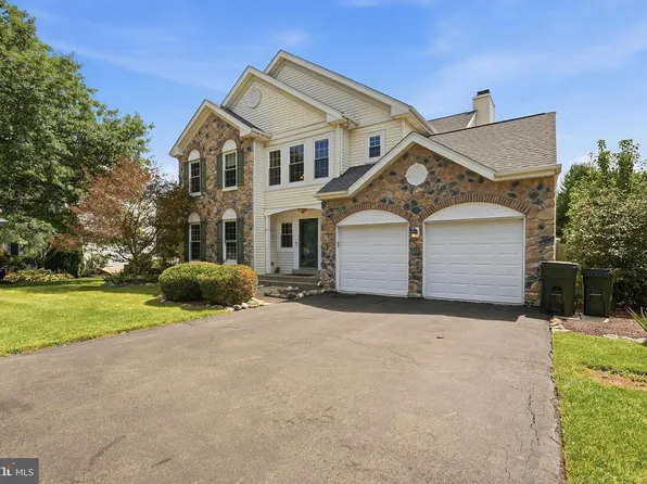 623 Coach Dr, New Hope, PA 18938