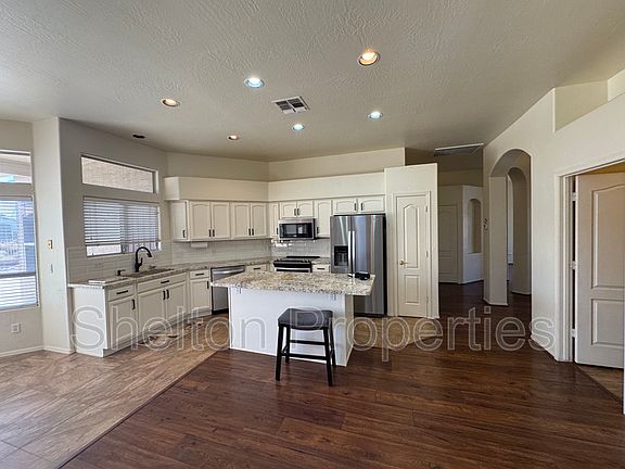 2nd image of 19231 N Coyote Lakes Pkwy