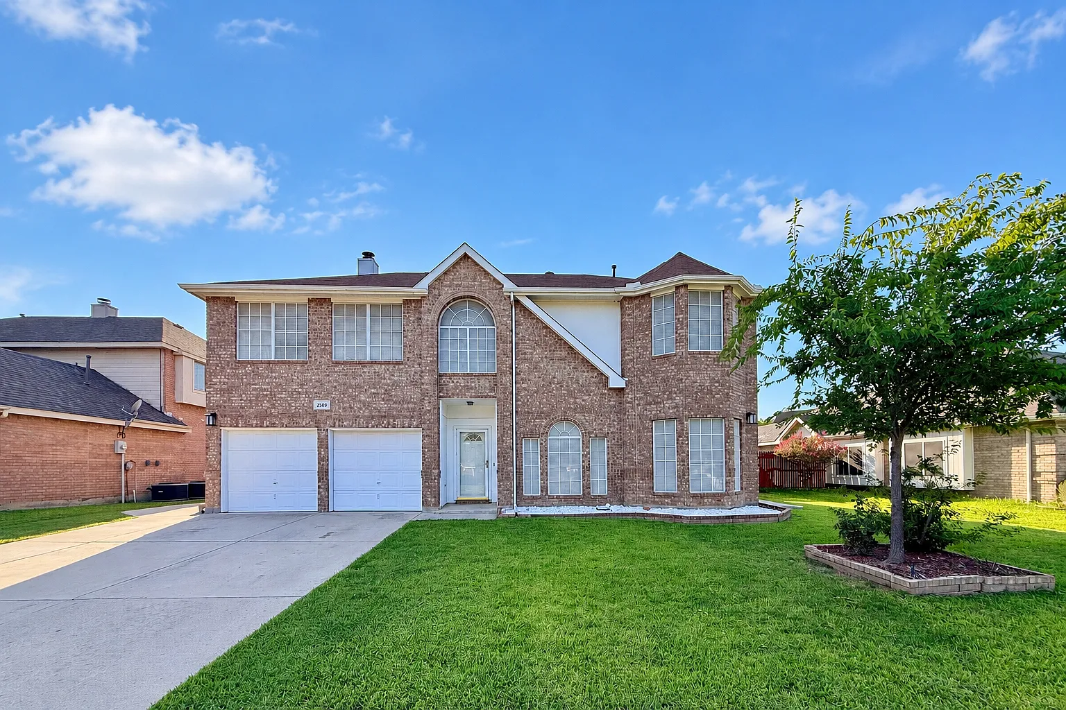 4 bed, 3120 sqft, $3,099 — Photo 2