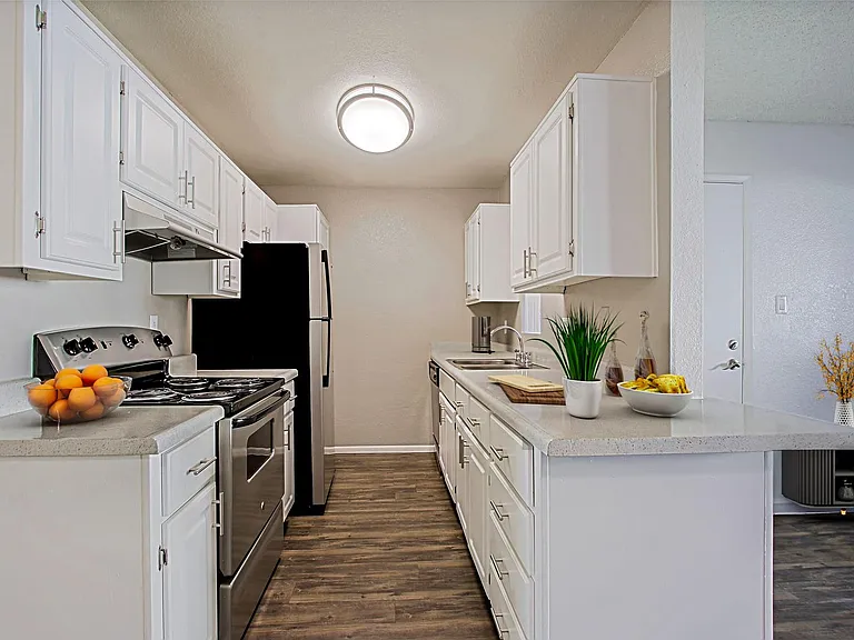 Tesoro Apartments — Photo 42