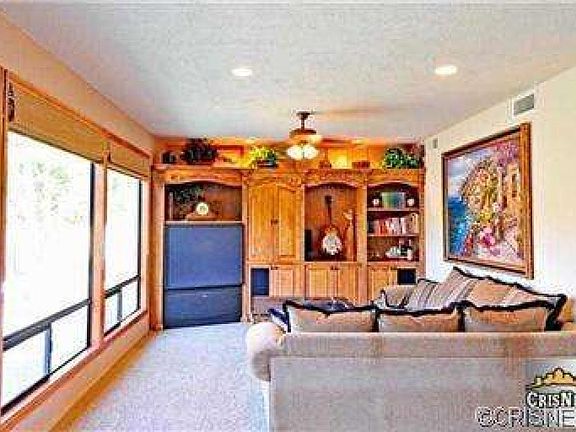 3rd image of 9 Bronco Ln