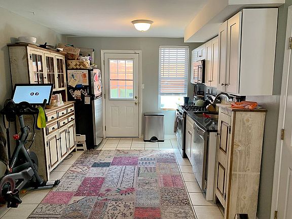 4th image of 2224 Montrose St