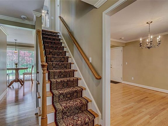 5th image of 5 Henley Pl