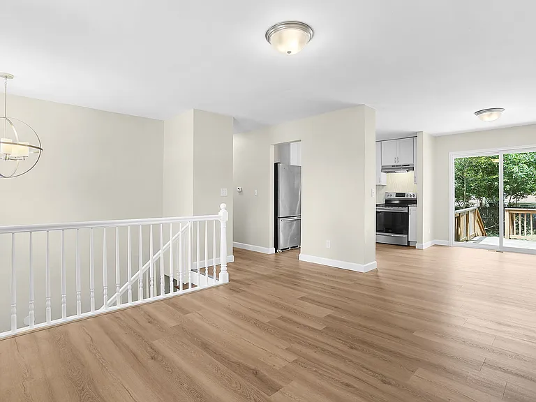 1235 Kings Trail Ln — Photo 3