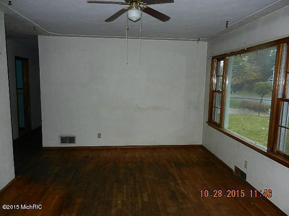 5th image of 60 Taft St