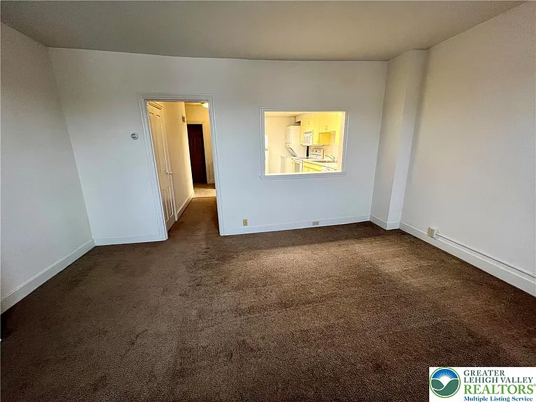 606 W Broad St #F — Photo 6