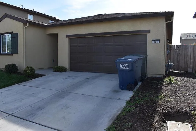4 bed, 2.0 bath, 1564 sqft, $2,150 — Photo 2