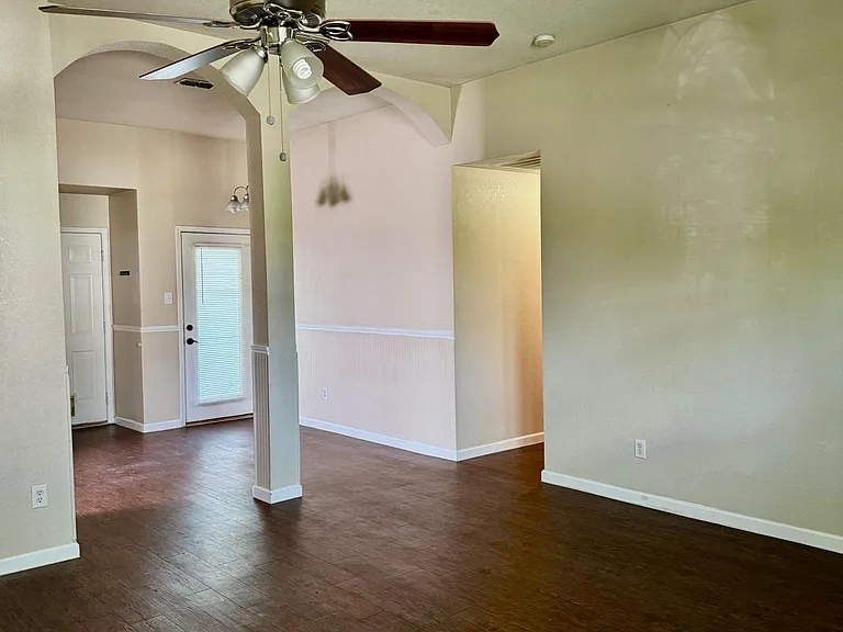 2421 Esquire Dr — Photo 4