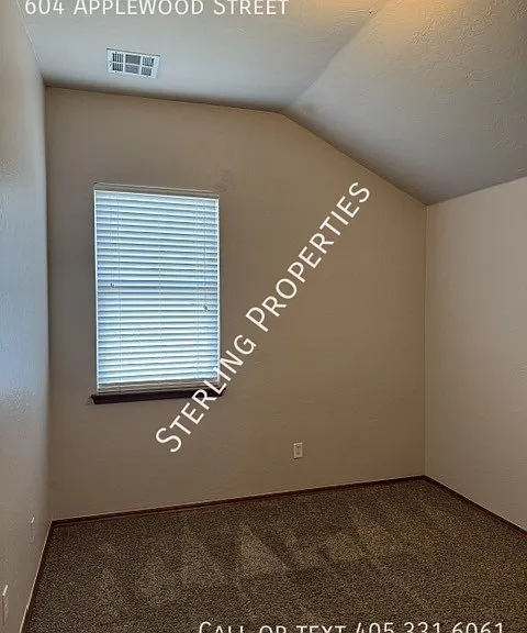 604 Applewood St — Photo 23