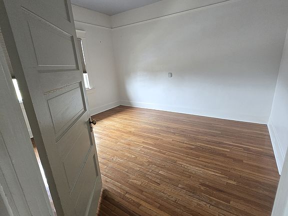 3rd image of 738 N 6th Ave #738